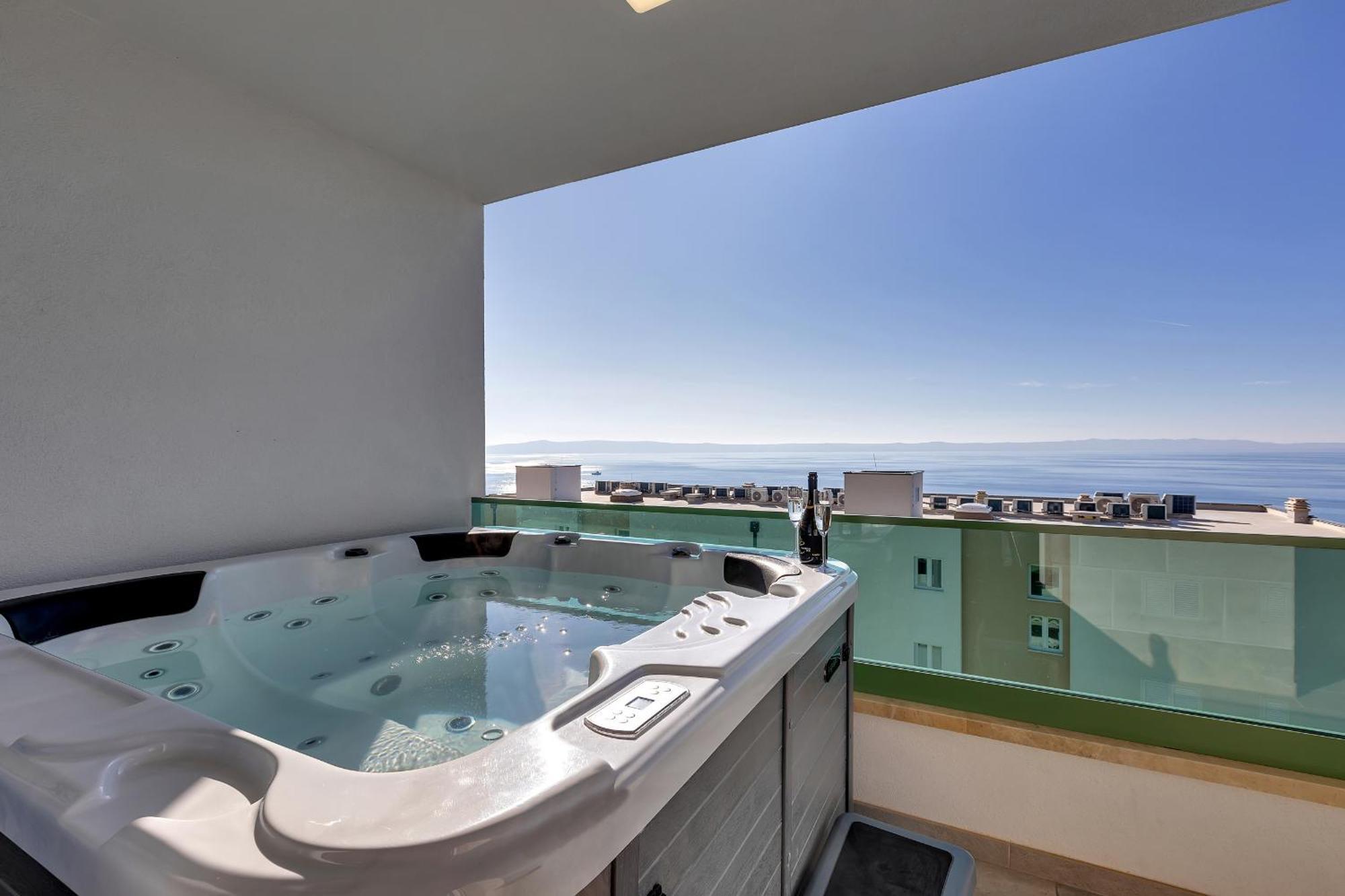 Appartement Exclusive Penthouse Big Blue With Private Jacuzzi à Makarska Extérieur photo