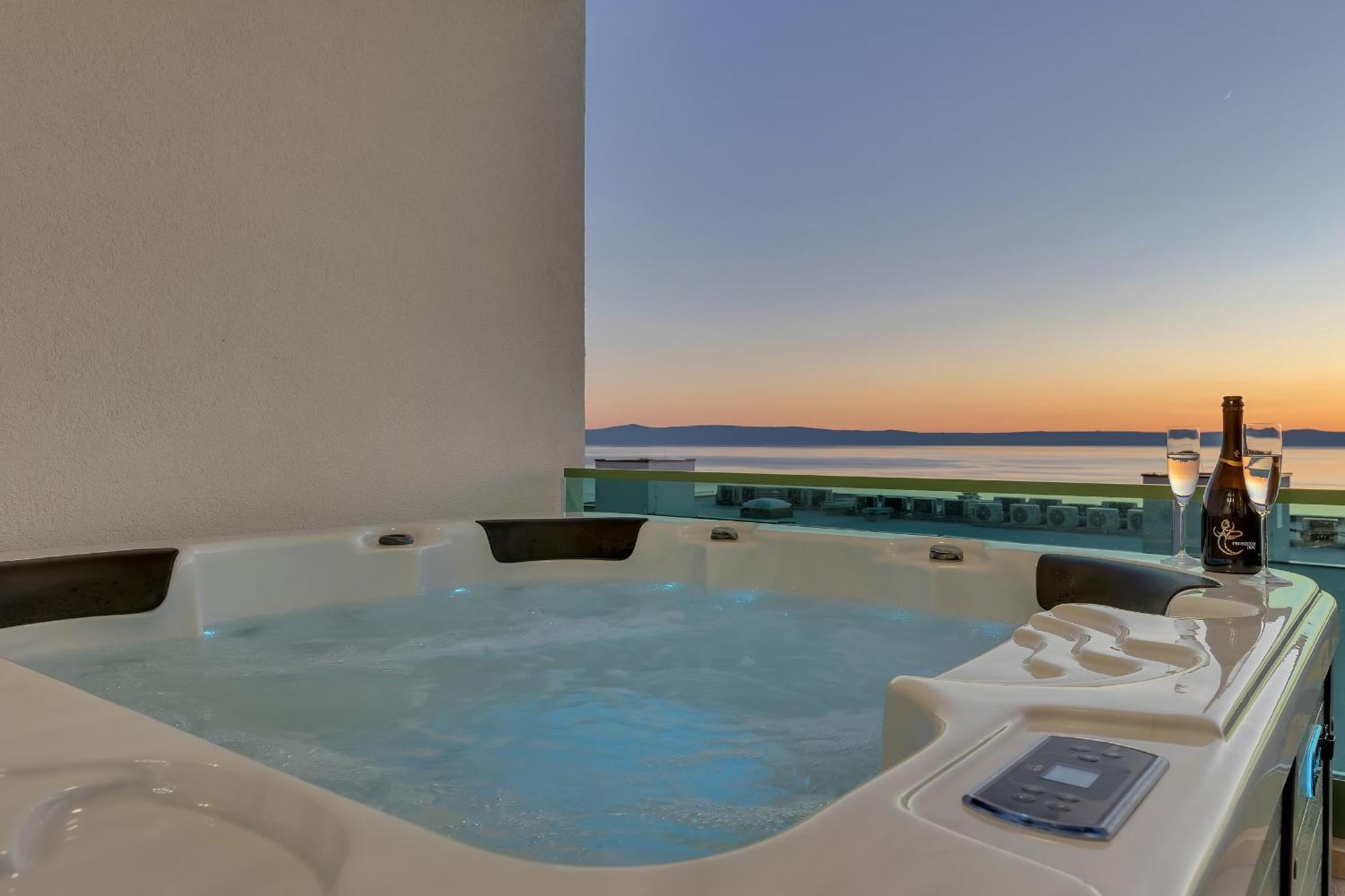 Appartement Exclusive Penthouse Big Blue With Private Jacuzzi à Makarska Extérieur photo