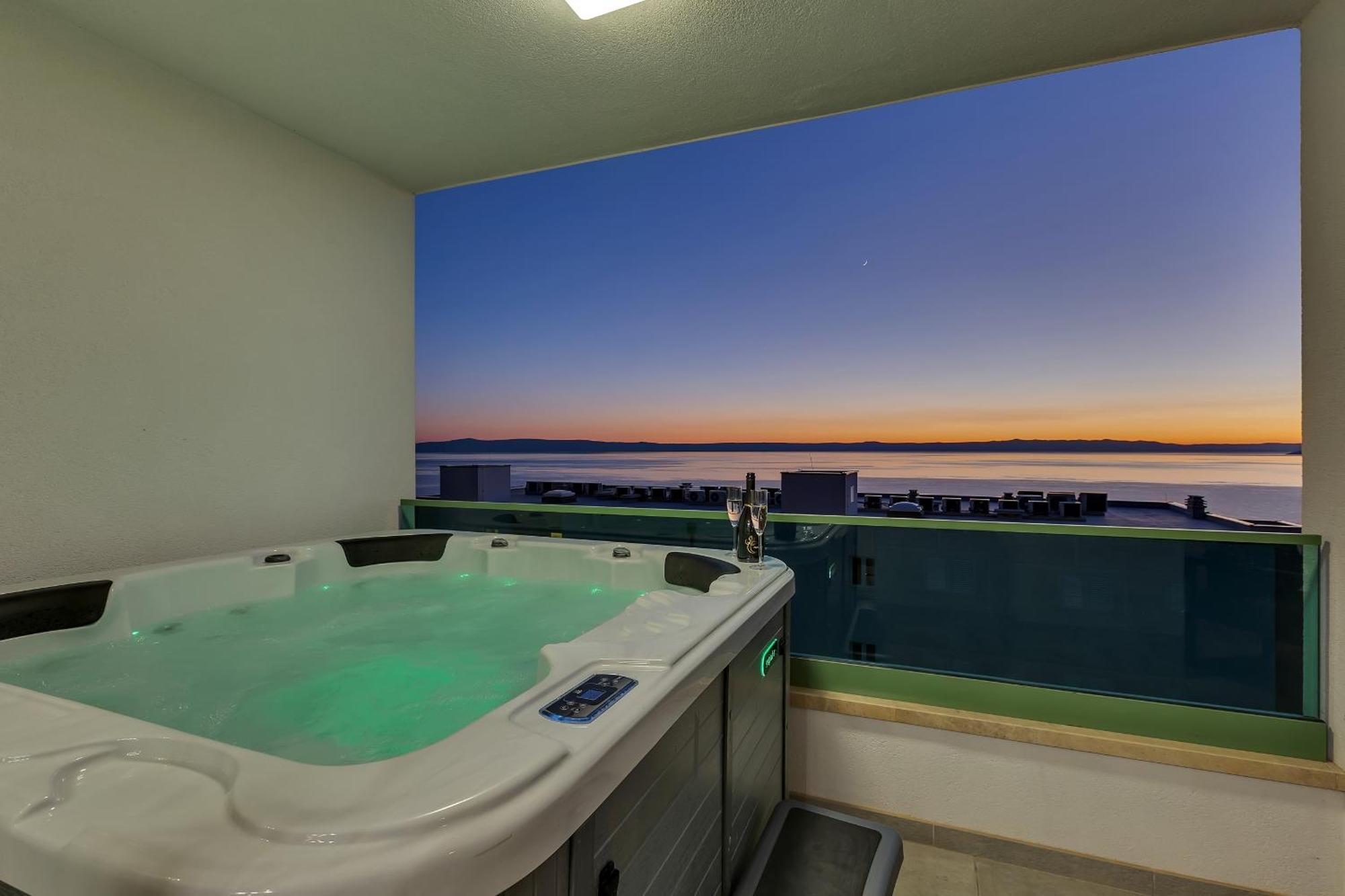 Appartement Exclusive Penthouse Big Blue With Private Jacuzzi à Makarska Extérieur photo
