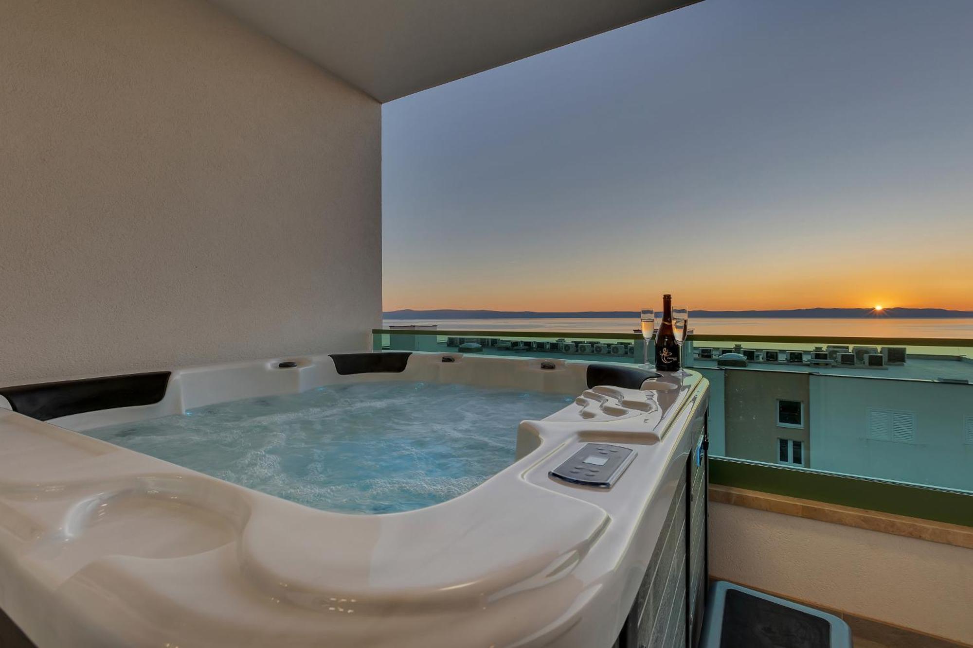 Appartement Exclusive Penthouse Big Blue With Private Jacuzzi à Makarska Extérieur photo